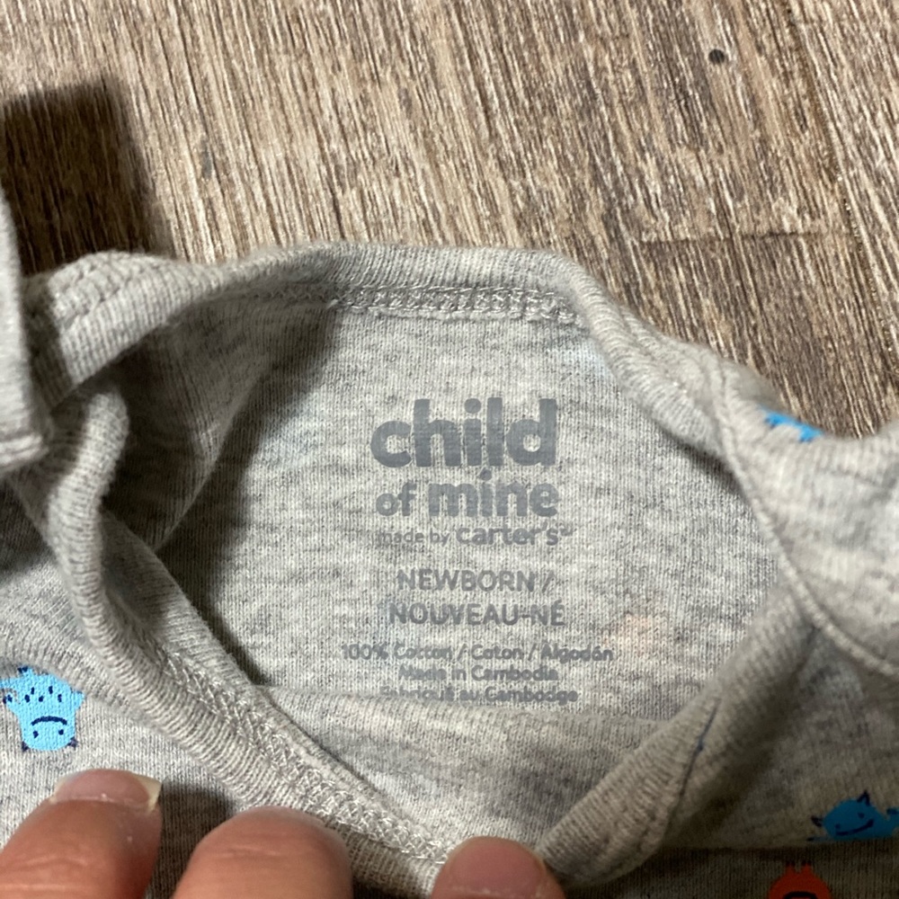SOLD Two Carter’s baby boy onesie NB - Picture 4 of 8
